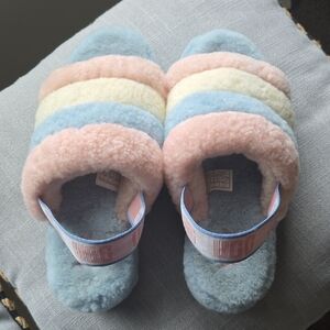 UGG Fuzzy Blue/Cream Pink Slides   PRE LOVED.  🌺   SIZE 10.